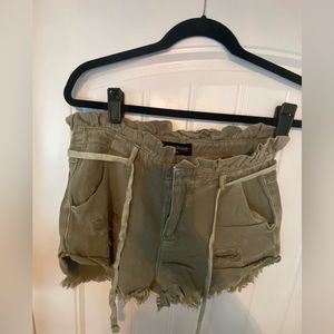 Kittenish army green shorts with tie